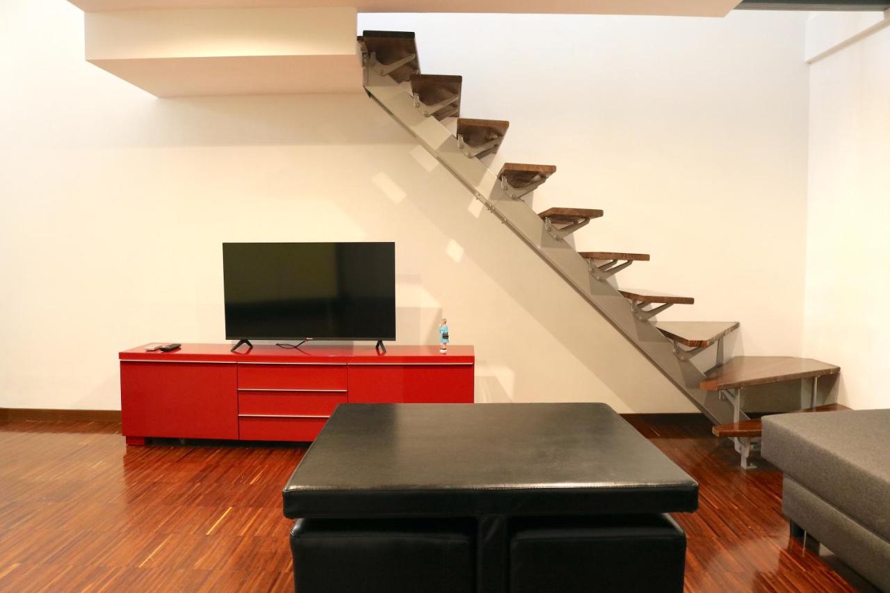 Апартаменты Cozy & Large Loft Famagosta Милан Экстерьер фото